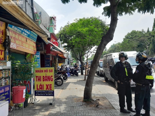 Công an TP.HCM đang khám xét trụ sở Công ty F88 - Ảnh 5. Công an TP.HCM đang khám xét trụ sở Công ty F88 - Ảnh 5.