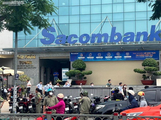 Công an TP.HCM đang khám xét trụ sở Công ty F88 - Ảnh 4. Công an TP.HCM đang khám xét trụ sở Công ty F88 - Ảnh 4.