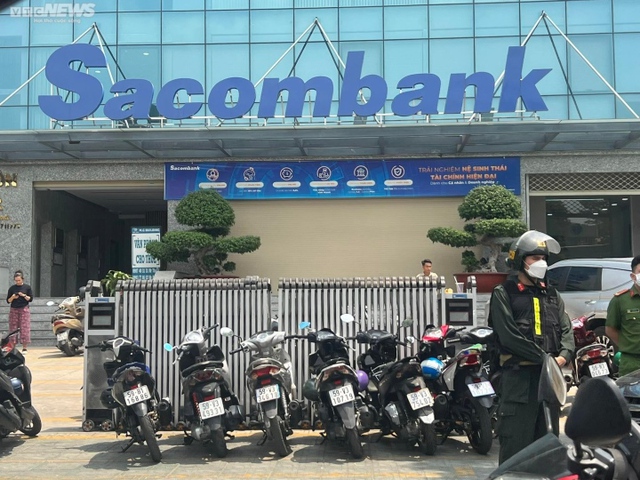 Công an TP.HCM đang khám xét trụ sở Công ty F88 - Ảnh 1. Công an TP.HCM đang khám xét trụ sở Công ty F88 - Ảnh 1.