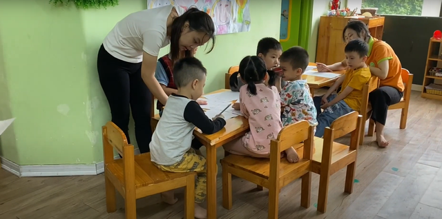 Ghé thăm ngôi trường mầm non ở quận Tây Hồ: Không gian như 1 đoàn tàu thu nhỏ, trẻ được học nhiều môn để phát huy tiềm năng - Ảnh 2.