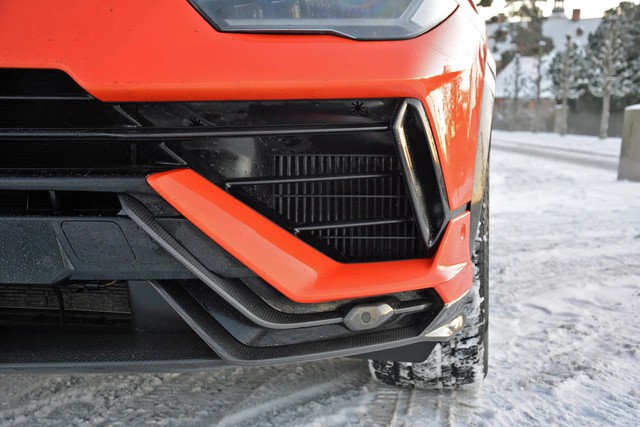 Lamborghini Urus Performante đầu tiên về Việt Nam: Giá từ 16,5 tỷ đồng, siêu SUV mới cho giới nhà giàu - Ảnh 10.