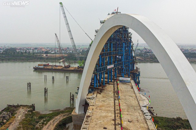 Ngắm cầu vòm thép cao nhất Việt Nam trên sông Đuống sắp đi vào hoạt động - Ảnh 3.