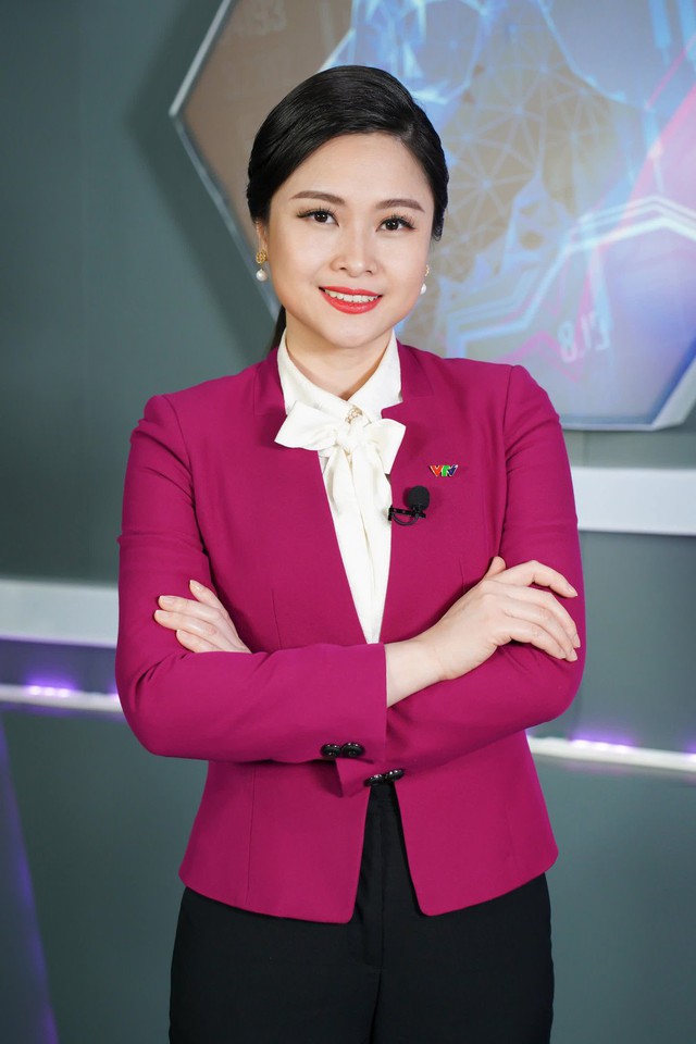  BTV Mùi Khánh Ly tiết lộ lý do mặc đồ nhiều màu sắc rực rỡ lên sóng - Ảnh 3.