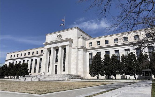Cú sốc khiến Fed 'rà phanh' lãi suất