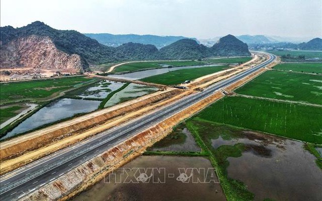 Cao tốc tuyến Mai Sơn - Quốc lộ 45 có tổng chiều dài 63,37 km. Ảnh: Tuấn Anh/TTXVN
