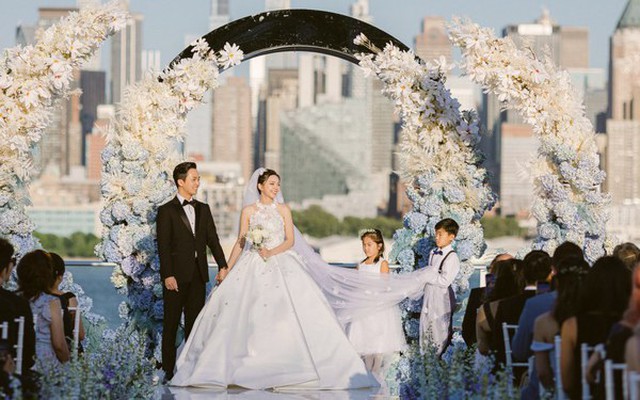 Cận cảnh váy cưới gần 30 tỷ, dài 8 mét của vợ streamer giàu nhất Việt Nam  khiến nhiều người xuýt xoa