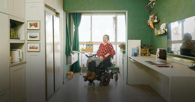 Ngồi trên xe lăn hơn 10 năm, người phụ nữ tìm thấy tự do bằng ngôi nhà 'không vật cản'
