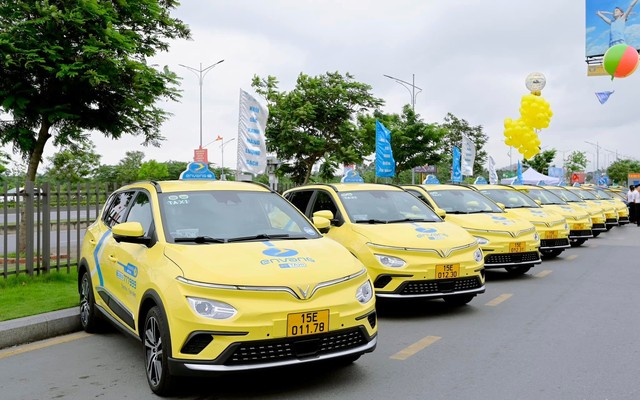 Én Vàng Taxi mua + thuê 150 xe điện từ công ty của ông Phạm Nhật Vượng, mở dịch vụ taxi điện đầu tiên ở Hải Phòng