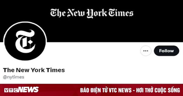 Tài khoản của New York Times trên Twitter đã mất dấu tích xanh vốn có trong phần hồ sơ của tờ báo này. (Ảnh chụp màn hình)