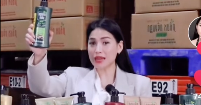 Thuê 'chiến thần tóp tóp' bán phá giá chai dầu gội với giá 11.000 - 18.000 đồng, hãng Dược phẩm nổi tiếng hứng chịu 'mưa gạch đá'