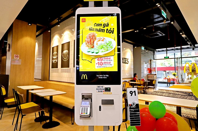 Con số "ám ảnh" trùng hợp giữa McDonald's và Starbucks tại thị trường Việt Nam: Mở 100 cửa hàng trong 10 năm