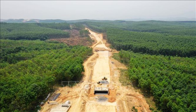 Quảng Trị: Bổ sung mỏ đất làm vật liệu cho cao tốc Vạn Ninh - Cam Lộ