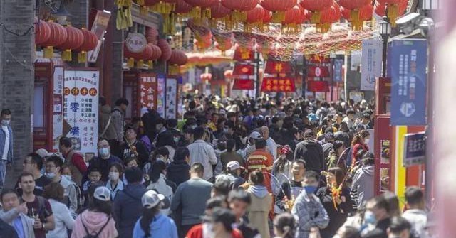 Chùm ảnh: Biển người mênh mông trong kỳ nghỉ lễ tại Trung Quốc, Vạn Lý Trường Thành kẹt cứng người "check-in"