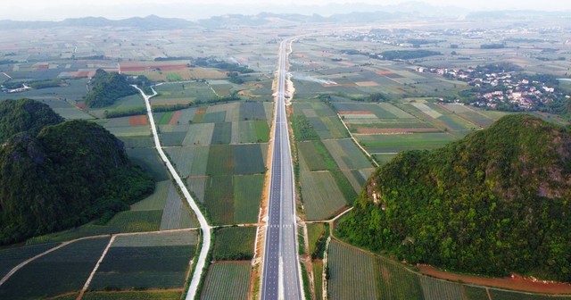 Cao tốc Mai Sơn - QL45 vừa được đưa vào khai thác hôm 29/4.