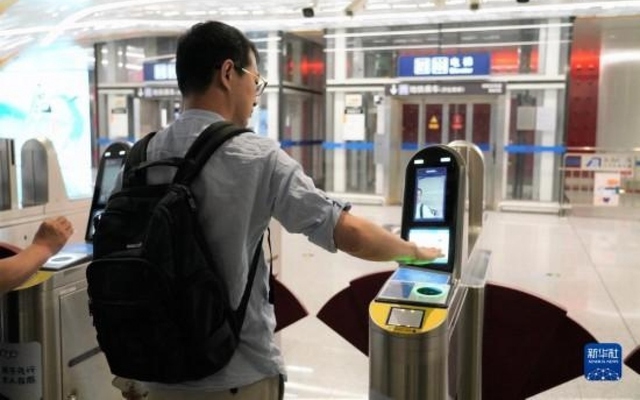 Tuyến metro đầu tiên trên thế giới dùng công nghệ thanh toán bằng vân lòng bàn tay