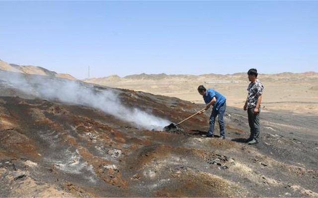 “Hỏa diệm sơn” của Trung Quốc cháy liên tục 300 năm, mỗi năm đốt nhẹ 3000 tỷ đồng: Tốn kém tài nguyên nhưng chẳng ai dập tắt?