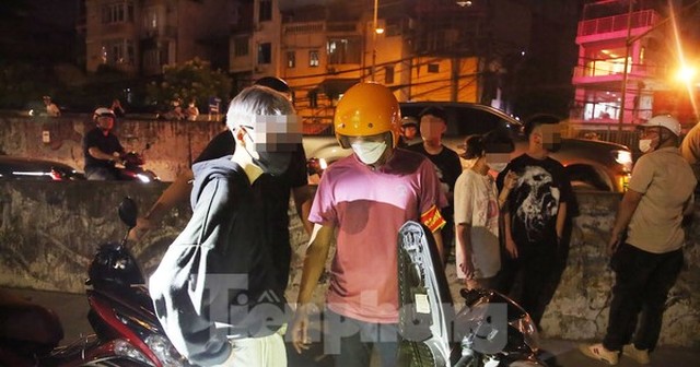 Cảnh sát 141 hóa trang truy quét nhóm thanh niên nẹt pô ở Nhà hát Lớn