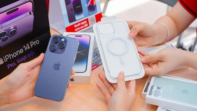 Giá iPhone 14 Pro Max tại Việt Nam lại thiết lập đáy mới: Lỗ cả triệu đồng chỉ sau vài tuần