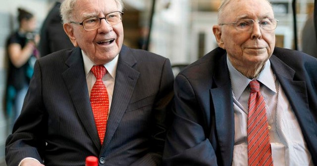 Đừng đa dạng hóa danh mục, hãy tự viết điếu văn cho mình: Những lời khuyên thông thái nhất được Warren Buffett và Charlie Munger chia sẻ tại ĐHCĐ thường niên 2023