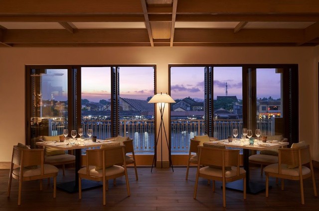 Ghé thăm nhà hàng Địa Trung Hải có view “đắt giá” nhất Hội An: Tầm nhìn trực diện ra phố Cổ, đắm mình trong không gian “triệu đô”, nếm trọn phong vị ẩm thực Âu - Á