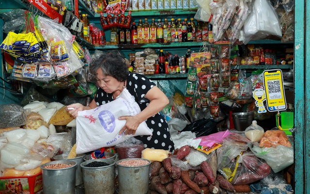 Ngân hàng đồng hành cùng tiểu thương thúc đẩy thanh toán không tiền mặt