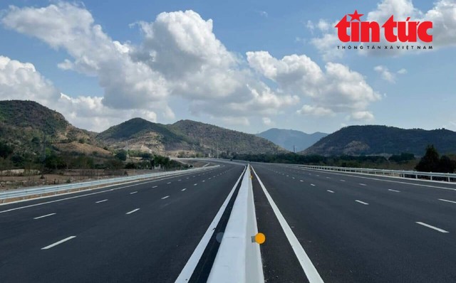 Khánh thành 2 cao tốc Nha Trang - Cam Lâm, Vĩnh Hảo - Phan Thiết giảm tải cho Quốc lộ 1 - Ảnh 1.