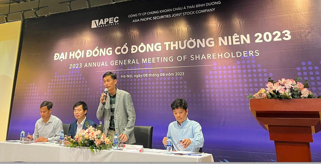 Cổ phiếu “họ” Apec đồng loạt bị bán mạnh, API, IDJ “trắng bên mua”