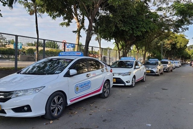 Kích giá cước gấp 10 lần ở sân bay Tân Sơn Nhất, hãng taxi Saigontourist bị xử phạt có liên quan gì đến ông lớn ngành du lịch Saigontourist Group?