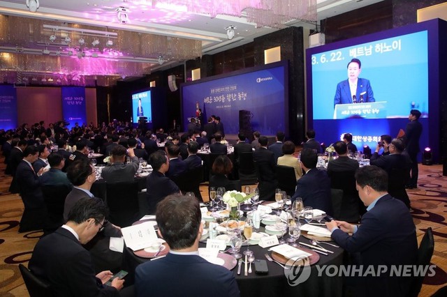 Tổng thống Hàn Quốc nói gì với phái đoàn 205 doanh nghiệp có Samsung, SK, Hyundai... về việc đầu tư vào Việt Nam? - Ảnh 1.
