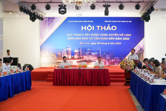 Khung cảnh buổi Hội thảo quy hoạch xây dựng vùng huyện Mê Linh đến năm 2030 và tầm nhìn đến năm 2050.