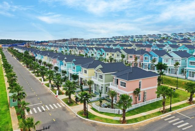 Cùng hỏi có 5 tỷ đồng thì nên mua nhà đất hay nhà chung cư, ChatGPT và chatbot AI của Việt Nam trả lời khác nhau ra sao?