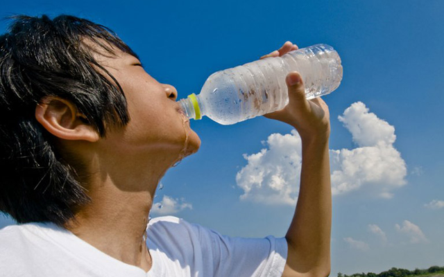 Người tuổi thọ kém thường có 4 biểu hiện này khi uống nước: Nếu không sở hữu bất cứ điều nào thì xin chúc mừng