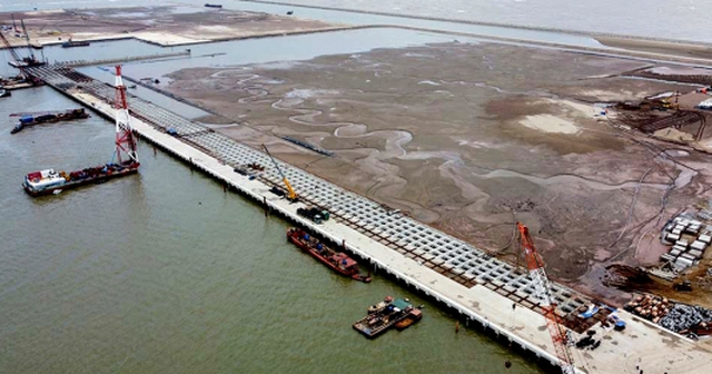 Đẩy nhanh tiến độ dự án bến container tại cảng Lạch Huyện