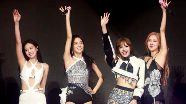 Nhóm nhạc Blackpink với 4 thành viên: Jennie, Jisoo, Lisa và Rosé.