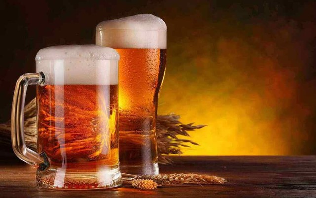 Nắng nóng nhưng sản lượng tiêu thụ bia lại giảm, hai doanh nghiệp bia địa phương cùng báo lãi "đi lùi" trong quý 2