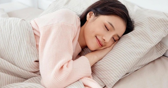 Nằm ngủ nghiêng trái hay phải thì khoẻ hơn? Câu trả lời ít người biết