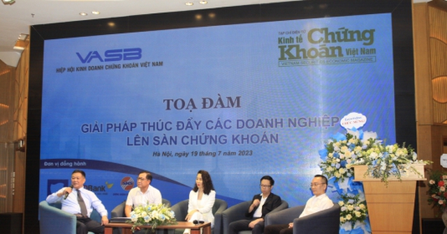 Toạ đàm "Giải pháp thúc đẩy các doanh nghiệp lên sàn chứng khoán". Ảnh: VASB