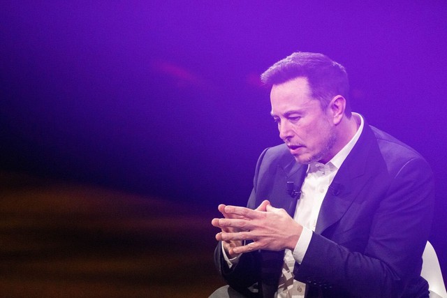 Elon Musk khiến các nhà đầu tư hoảng sợ, vốn hóa Tesla bốc hơi hàng chục tỷ USD khi tuyên bố sẽ chi 1 tỷ USD để làm siêu máy tính