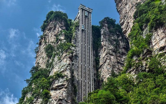 Trung Quốc sở hữu "thang lên trời" gây chấn động: Chi phí khủng hơn 614 tỷ đồng, ‘bay cao’ 326 mét chỉ trong vòng 1 phút…3 năm là xây xong toàn bộ