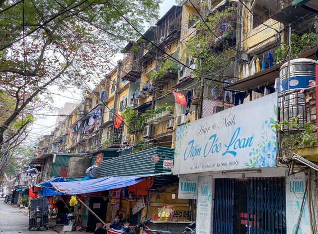 Hà Nội: “Choáng” với căn hộ cũ nát có giá lên tới cả trăm triệu/m2, ngang ngửa với chung cư hạng sang