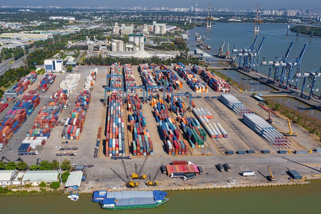 Khu công nghiệp có đến 3 cảng quốc tế, rộng nhất TP. HCM