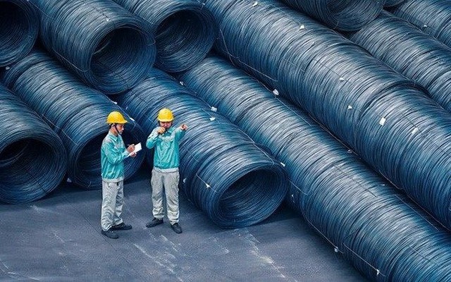 Thép ngoại ồ ạt nhập khẩu vào Việt Nam, thép trong nước chịu cảnh giảm giá