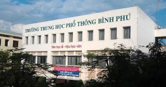 Bị review bán đồng phục, ép mua ba lô: Hiệu trưởng Trường THPT Bình Phú nói do nhân viên làm sai!