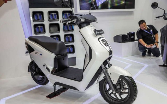 'Lính tiên phong' xe máy điện của Honda chính thức trình làng tại thị trường Đông Nam Á: tốc độ 45km/h đi được 40km, giá từ 62 triệu đồng