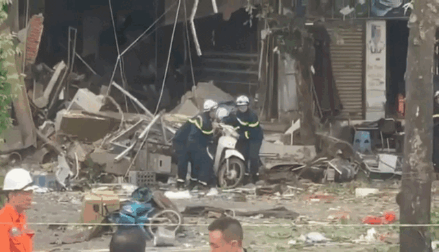 Hiện trường vụ nổ kinh hoàng khiến nhiều người bị thương ở Hà Nội