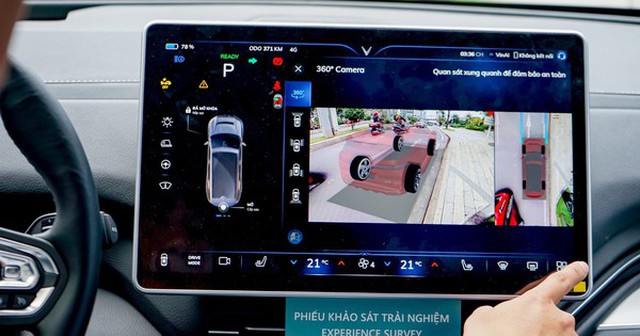 Dùng thử 3 tính năng mới trên xe VinFast: Nhìn xuyên xe, tự đỗ, tự chỉnh gương ‘đầu tiên thế giới’