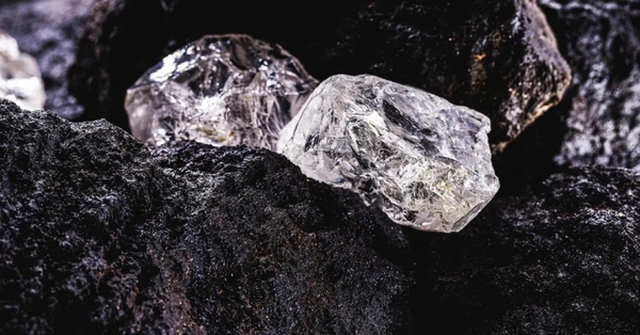 Kim cương từng phun trào lên mặt đất với tốc độ 133km/h