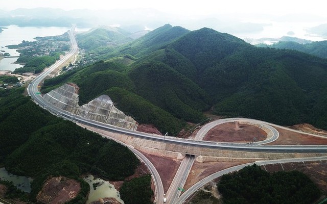 5 năm trước, tỉnh này chỉ có 20km cao tốc, hiện lột xác ngoạn mục sở hữu số km cao tốc nhiều nhất Việt Nam