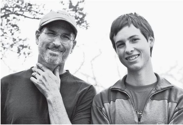 Hổ phụ sinh hổ tử: Con trai cả tài giỏi của Steve Job thành lập quỹ điều trị ung thư hơn 4,7 nghìn tỉ đồng, tất cả là nhờ cha truyền cảm hứng