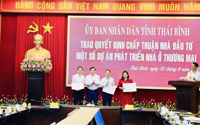 Thái Bình trao quyết định chấp thuận nhà đầu tư 2 dự án khu đô thị lớn dọc hai bên bờ sông Trà